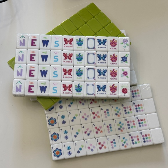 Four layer Mahjong Tile Set - Picture 2 of 6